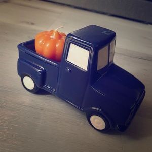 Vintage farmhouse ceramic truck w/ pumpkin candle